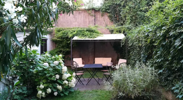 Апартаменты Cozy Apartment with Garden in Dorsoduro