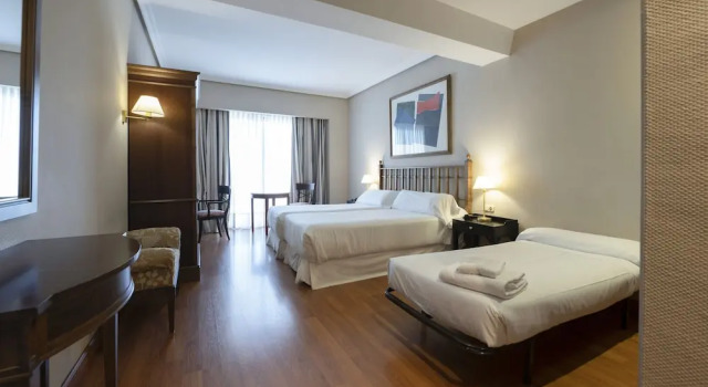 Трёхместный номер Barceló León Conde Luna