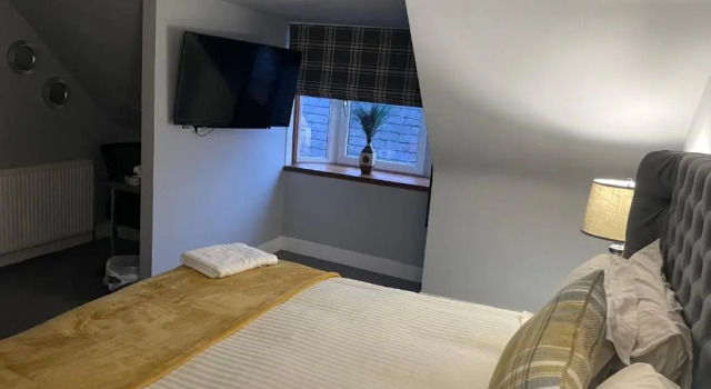 Commercial Hotel, Prenota Hotel Insch 