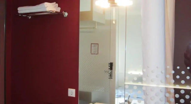 Hotel Caldor - 24h self-check in, Book Hotel Hotels in Vienna surrounding with Parking, Parking