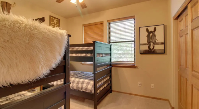 Коттедж с 3 комнатами Furnished Deck & Grill: Woodsy Torreon Cabin