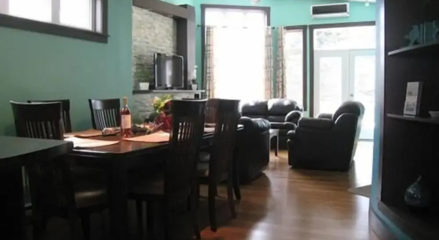 Коттедж Executive с 3 комнатами с балконом Rustic Urban Retreat
