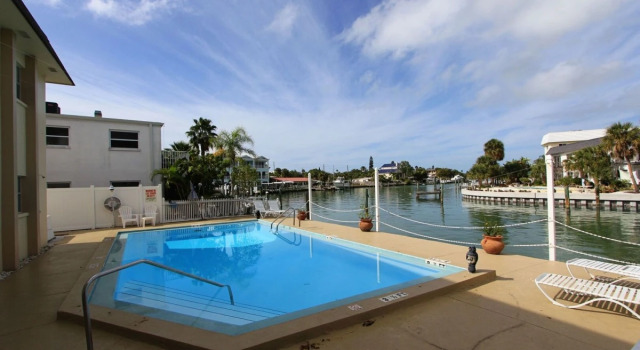 Pointe Capri #15