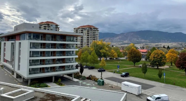 Четырёхместный номер Standard рядом с пляжем Penticton Lakeside Resort