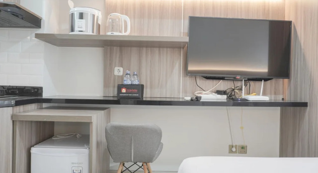 Studio Nice Studio At 11Th Floor Transpark Cibubur Apartment