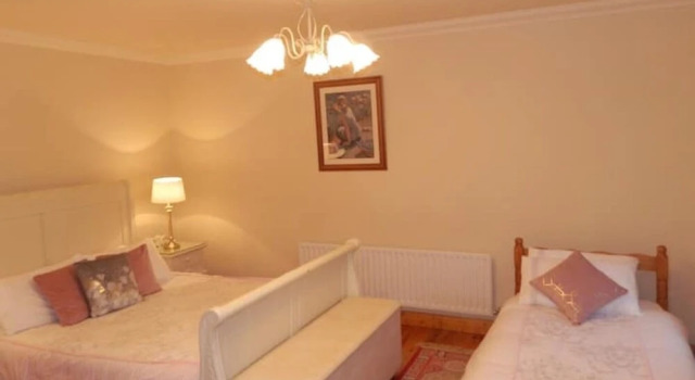 Luxury 4 Bedroom House in Tallagh Hill, Belmullet, Prenota Hotel Hotel a Connacht con parcheggio, Parcheggio
