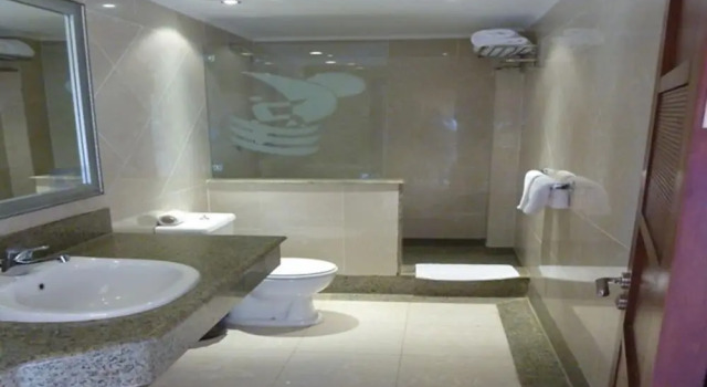 Standardowy czteroosobowy rodzinny pokój i balkonem Romance Hotel