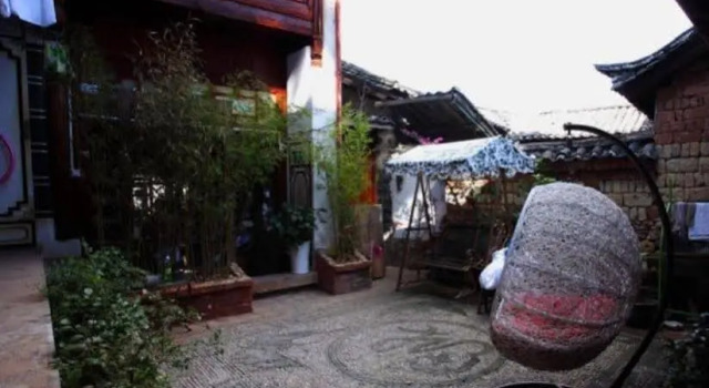 Lijiang Romantic Life Inn, Забронировать Отель Лицзян Юньнань, рядом с Улица Сквер-стрит Древнего города Даянь