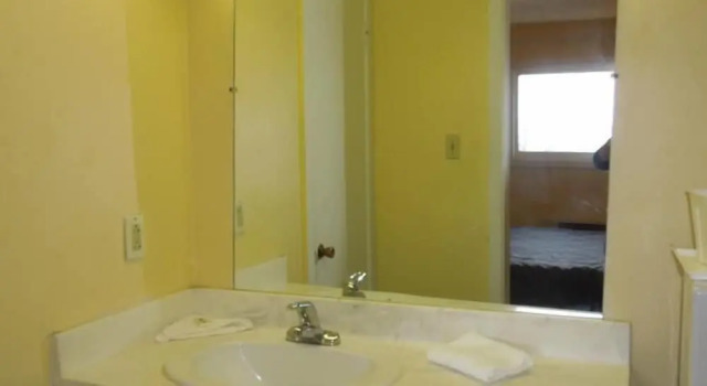 Четырёхместный номер Standard Red Carpet Inn Allentown Hausman Road