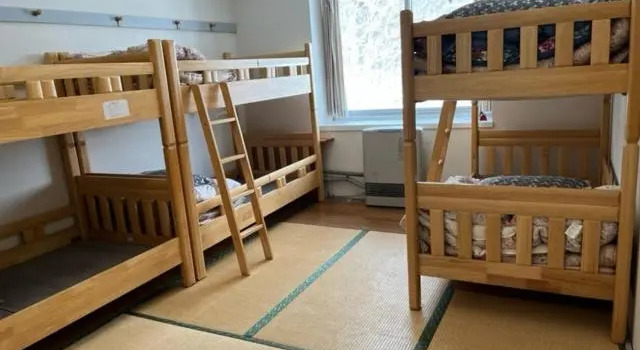Кровать в общем номере (женский номер) Kusatsu Kogen Youth Hostel