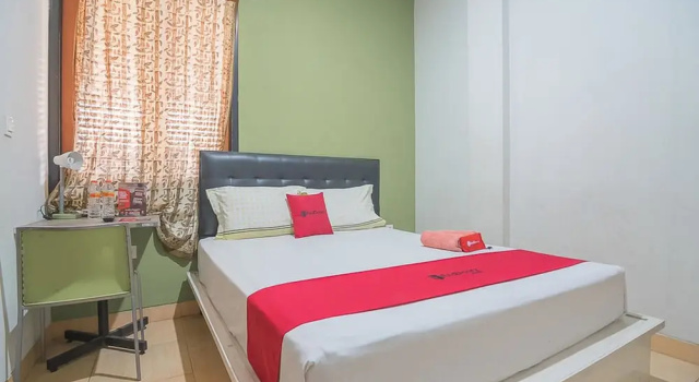 Économie chambre RedDoorz Syariah near Krida Nusantara
