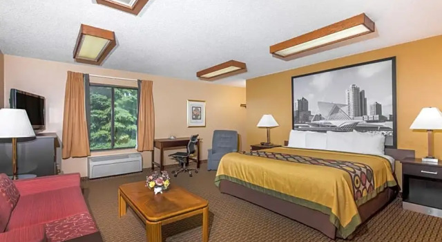 Suite Super 8 by Wyndham Sun Prairie/Madison E