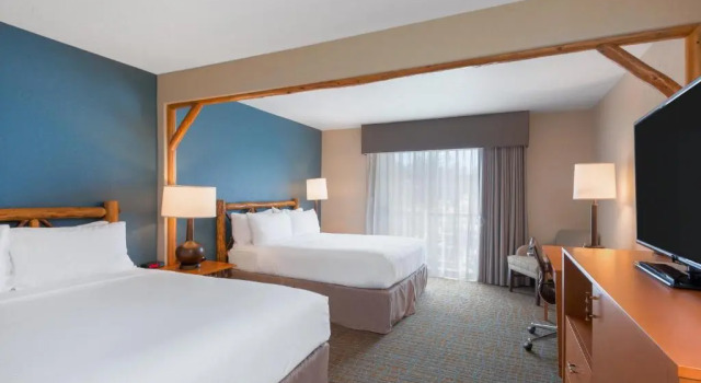 Четырёхместный номер Deluxe Holiday Inn Resort The Lodge at Big Bear Lake by IHG