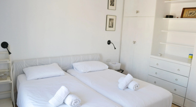 5min walk beach - Pkg - Bialik Square #TL2, Забронировать Отель Отели Тель-Авива с парковкой, рядом с Пляж Иерусалим, Парковка