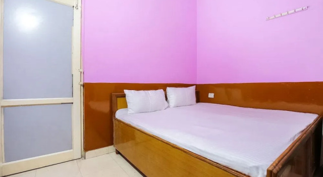 SPOT ON 44303 Canadian Guest House, Book Pension Rājpura Punjab