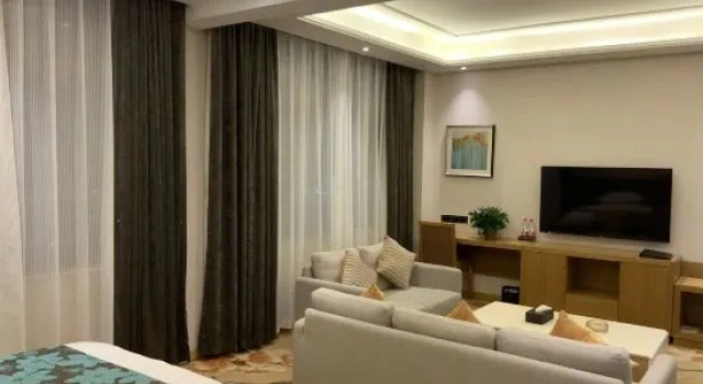 Четырёхместный люкс Business Jinjiaxiang Hotel