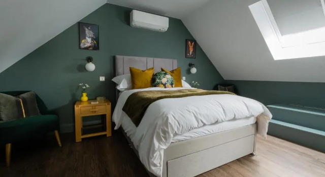 Stylish one bedroom Cotswold Coach House Tetbury, Забронировать Отель Тетбери Котсуолд, рядом с Highgrove Shop Tetbury