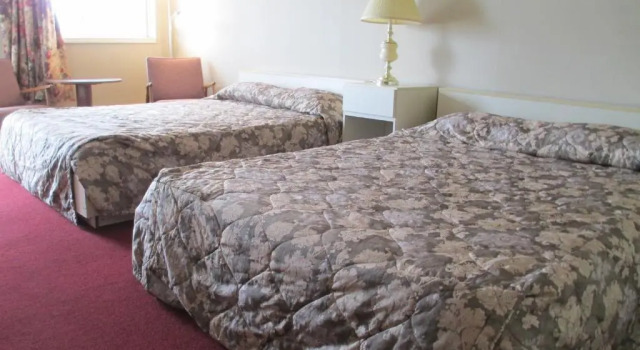 Четырёхместный номер Standard Newburg Inn Motel