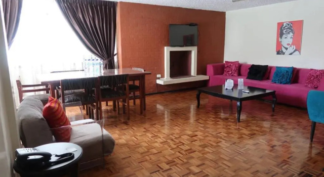 Кровать в общем номере Embassy Quito Hotel