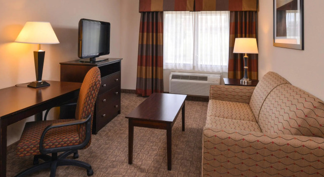Люкс c 1 комнатой Holiday Inn Express & Suites Bridgeport by IHG