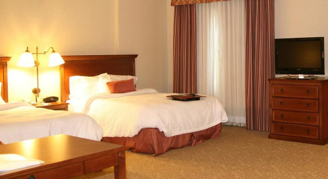 Четырёхместная студия Hampton Inn & Suites Lodi