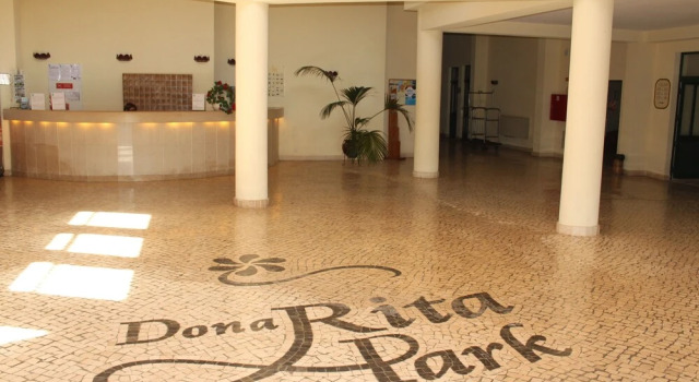 MH Dona Rita, Rezervovat Hotel Hotely v Oeste s parkováním, Parkování