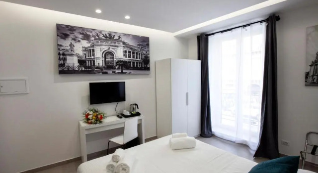 Трёхместный номер Standard с балконом Suites Central Station