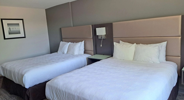 Четырёхместный номер Standard Best Western Plus Vancouver Airport Hotel