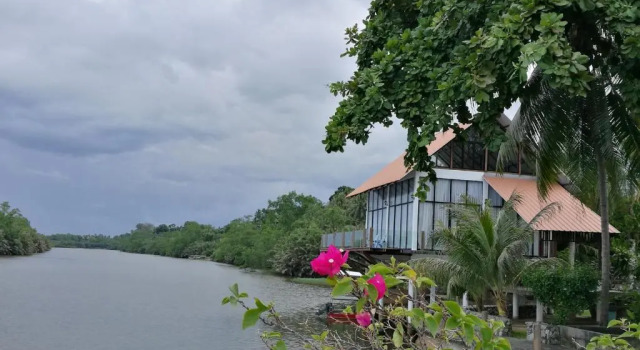 Homestay Ala Riverview Lodge Kota Bharu, Забронировать Отель Бизнес-отели Кота-Бару, 4* 5*