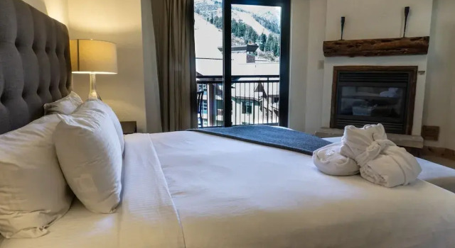 Four Bedroom Penthouse in Canyons Village, Забронировать Отель Отели Парк-Сити с парковкой, рядом с Canyons Parking Lot, Парковка
