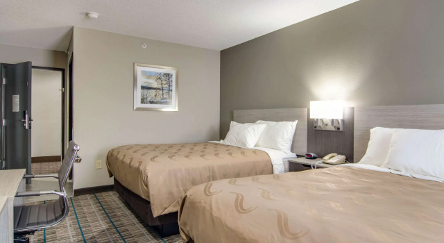 Четырёхместный номер Standard Quality Inn & Suites Grove City-Outlet Mall