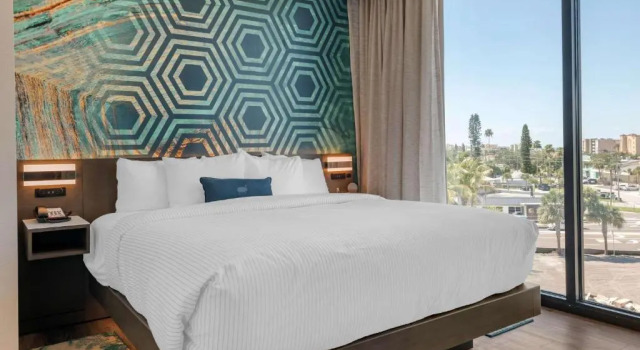 Люкс Cambria Hotel St Petersburg-Madeira Beach Marina