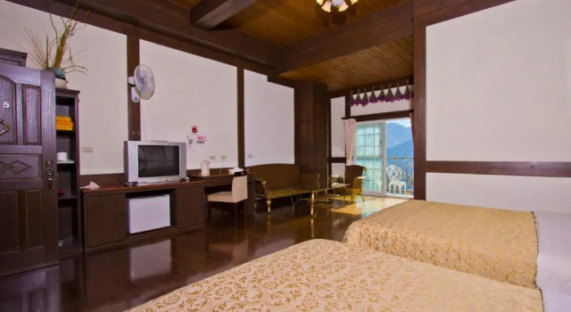 Четырёхместный номер Standard с балконом Maple Leaf Holiday Villa