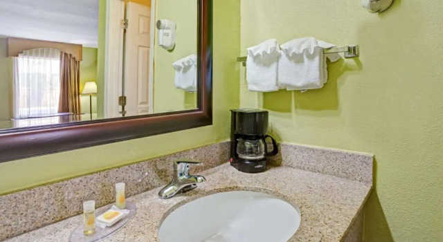 Номер Standard Days Inn by Wyndham Ormond Beach