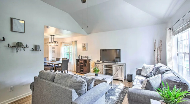 Charming Springfield Escape w/ Furnished Deck, 预订 酒店 斯普林菲尔德 田纳西州