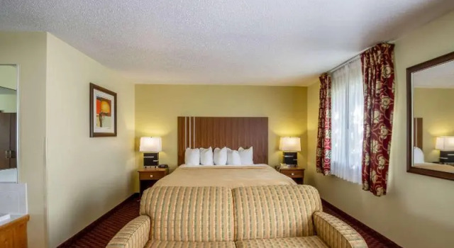 Люкс Standard Quality Inn Mineral Point