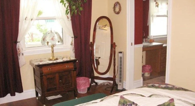 The Cobbled Path Bed and Breakfast, Забронировать Отель Форт-Эйри провинция Онтарио