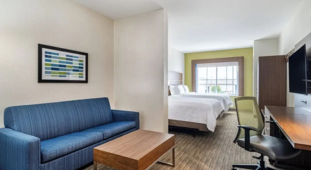 Четырёхместный люкс Holiday Inn Express Lodi by IHG