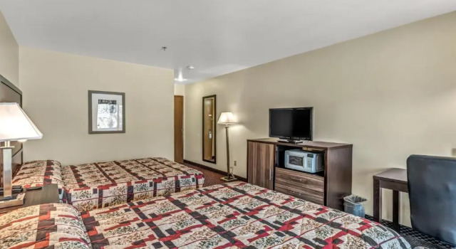 Четырёхместный номер Standard с балконом Wedge Mountain Inn