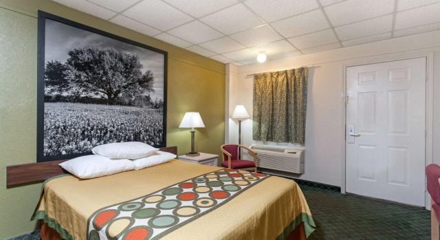 Super 8 by Wyndham Fredericksburg