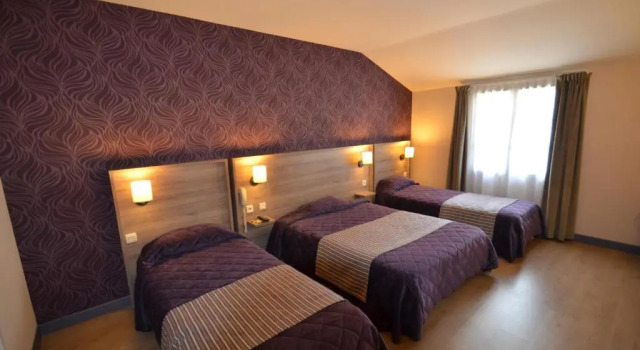 Четырёхместный номер Standard Logis Hôtel Le Saint Georges