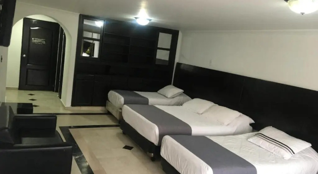 Четырёхместный номер Standard Hotel Ejecutivo Av la Esperanza