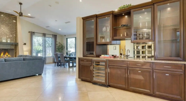 Luxe Scottsdale Oasis With Pool, Hot Tub, Firepit and Outdoor Lounge Avantstay, Забронировать Дом для отпуска Отели Скотсдейл с парковкой, Парковка