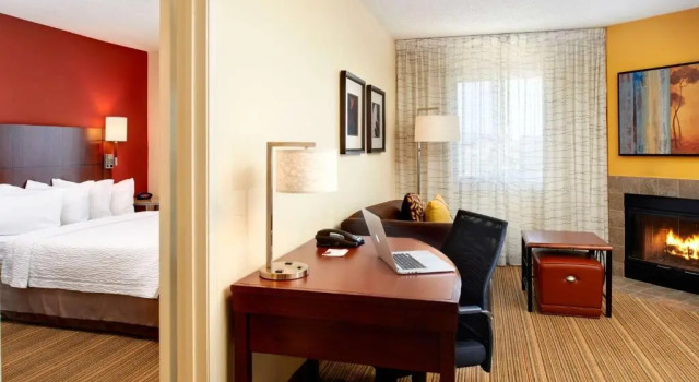 Двухместный люкс с 2 комнатами Sonesta ES Suites Detroit Warren