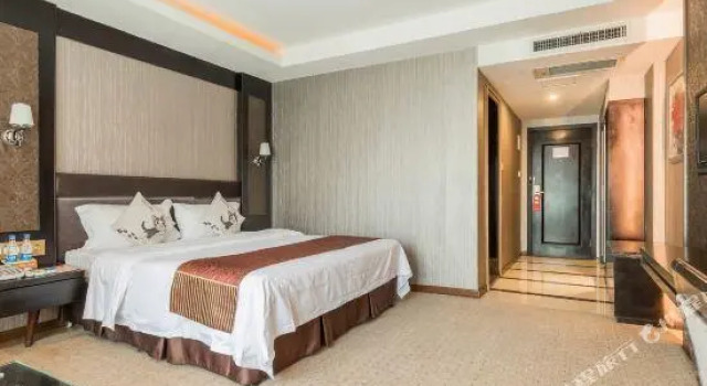 Люкс Sunny Holiday Hotel