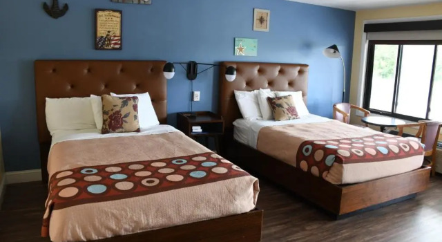 Четырёхместный номер Standard с видом на улицу Pilgrim Sands on Long Beach