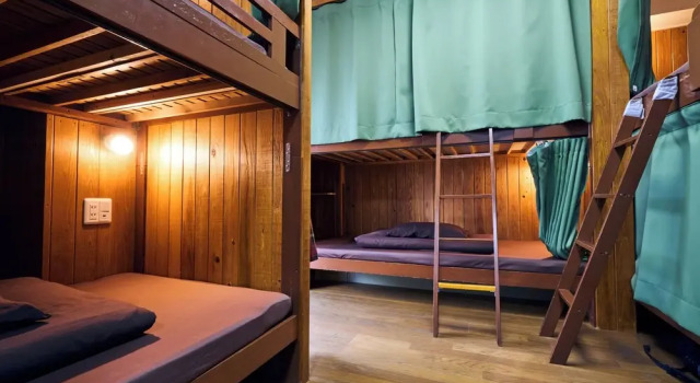 Кровать в общем номере (мужской номер) с балконом Green Guesthouse