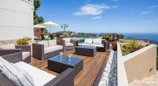 Вилла с 3 комнатами с видом на море Villa Brava