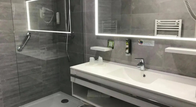 Двухместный номер Standard с балконом Logis Hotel Arc En Ciel