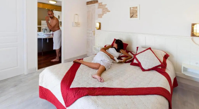 Полулюкс Hôtel Restaurant & Spa Plaisir